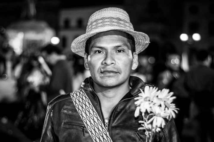 En Colombia la violencia generada por el conflicto armado afecta de manera directa y desproporcionada los 102 pueblos indígenas reconocidos por la Organización Nacional Indígena de Colombia (ONIC). En contraste a las 87 reconocidas por el Estado. 